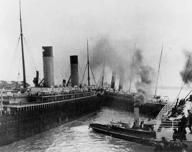 Bijna botsing tussen RMS Titanic en SS New York 